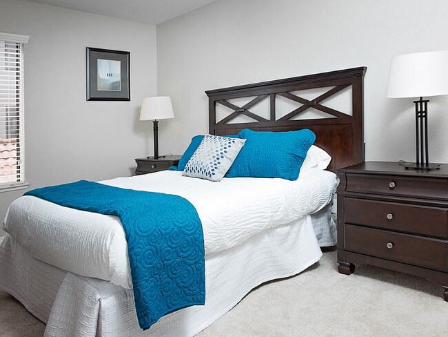 Building Photo - 6975 Golfcrest Dr