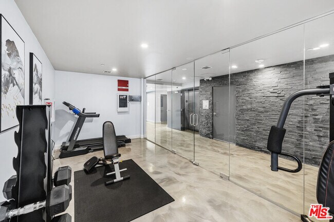 Foto del edificio - 5229 Willowcrest Ave