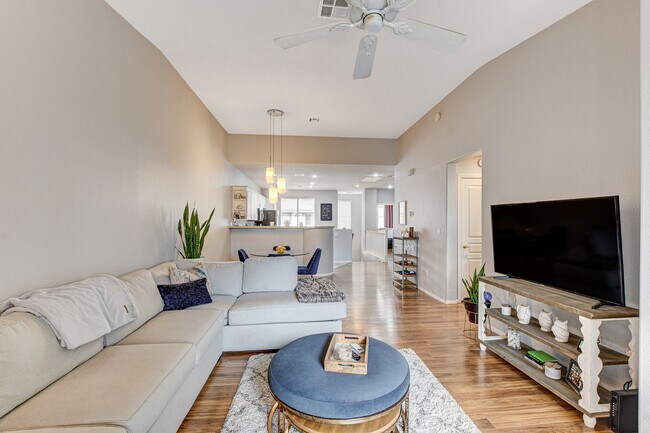 Building Photo - 656 Peachy Canyon Cir