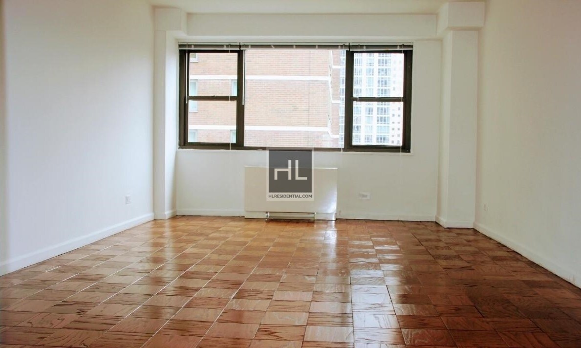 Foto del edificio - 300 W 55th St