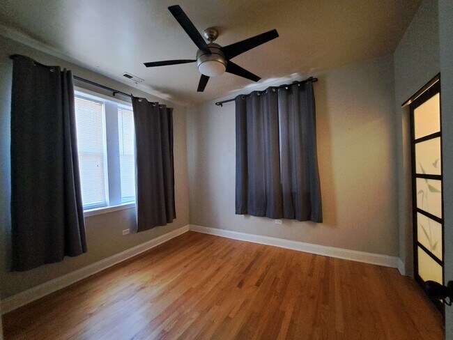 Foto del edificio - 7062 N Wolcott Ave