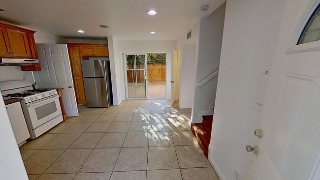 Building Photo - 415 W De La Guerra St