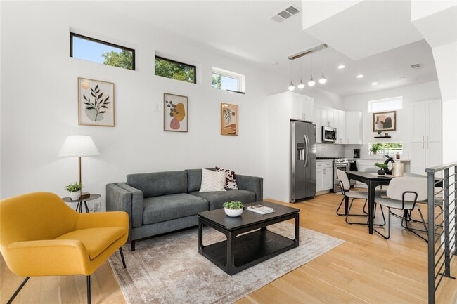 Building Photo - 4223 Delano Pl