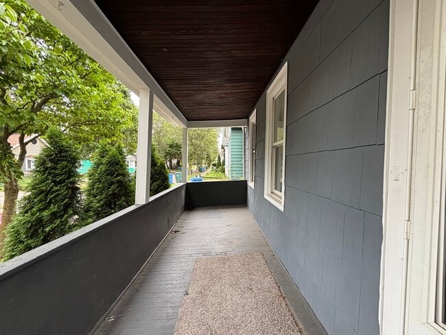 Building Photo - 521 Caroline St