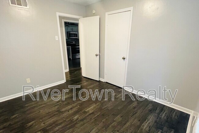 Building Photo - 6630 Embassy Cir