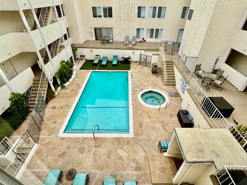 Foto principal - 17440 Burbank Blvd