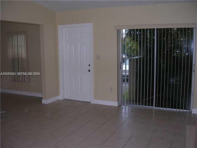 Foto del edificio - 11240 SW 122nd Pl
