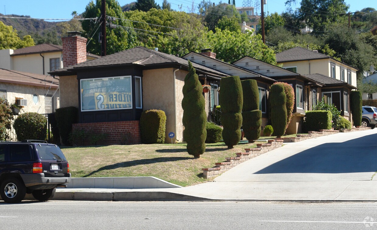 Primary Photo - 1704 Verdugo Rd