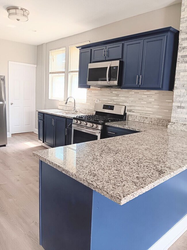 Foto del edificio - Gorgeous 4 bed, 2 bath located in the Heart of East Chicago