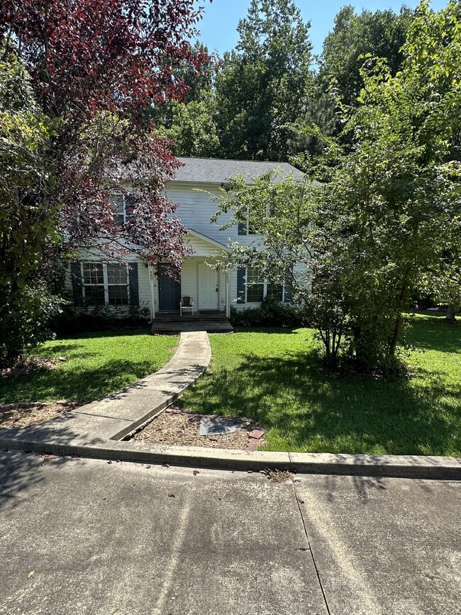 Foto del edificio - Spacious duplex available in Flowery Branch