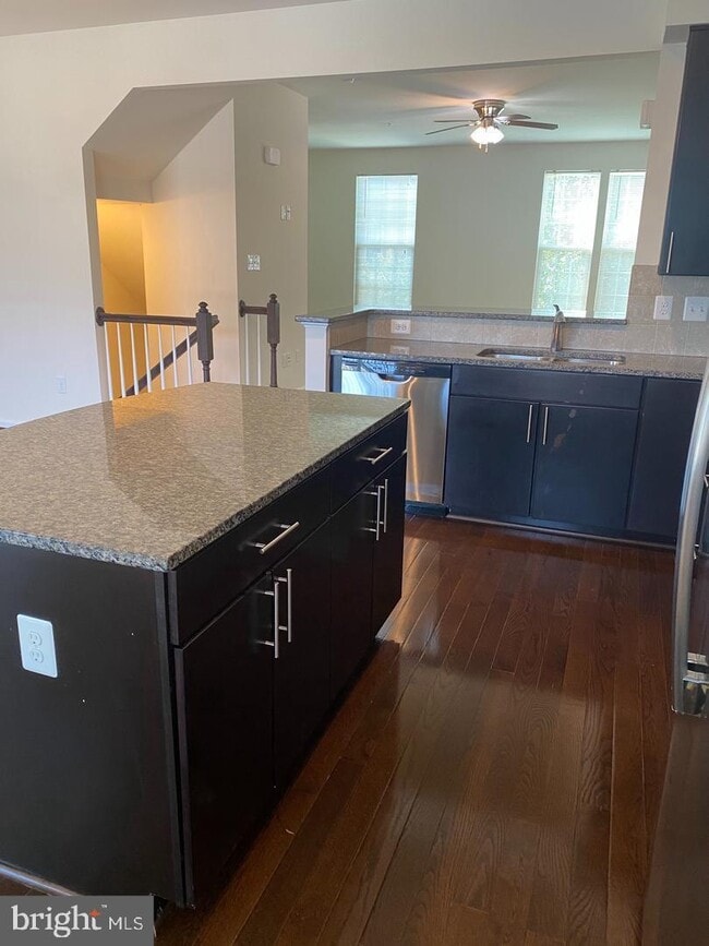 Building Photo - 5556 Peanuts Ln