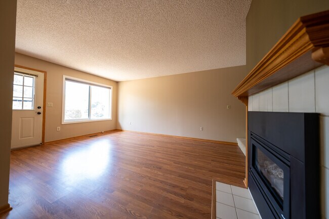 Foto del edificio - 5445 Orleans Ln N
