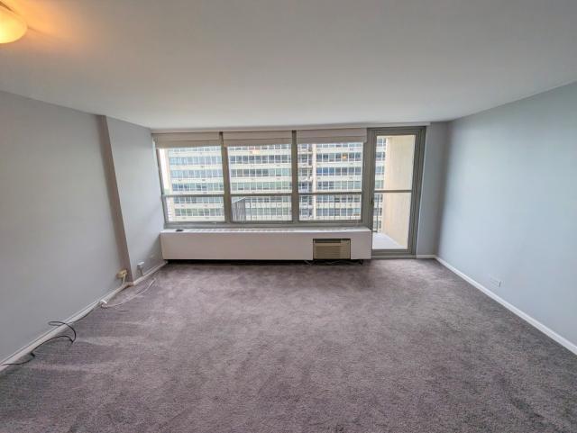 Building Photo - 1 bedroom in CHICAGO IL 60657