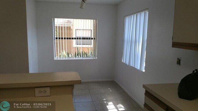 Foto del edificio - 9999 Summerbreeze Dr