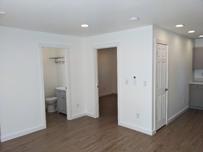 Building Photo - 1431 Northlake Way NW