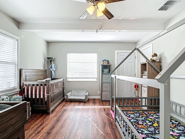 Foto del edificio - 4020 Miramar Way S