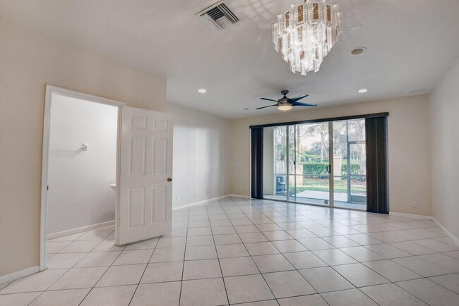 Building Photo - 8171 Bellagio Ln