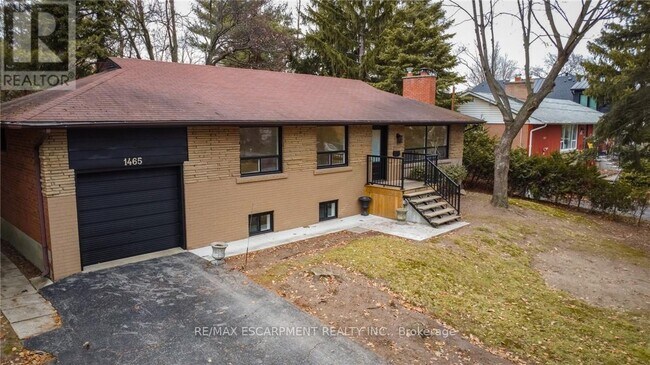 Building Photo - 1465 Duncan Rd