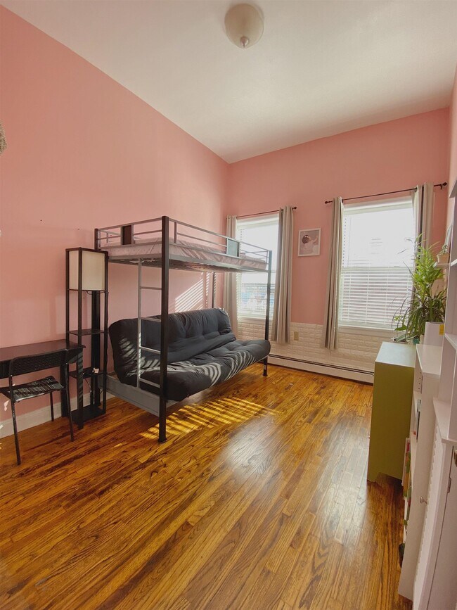 149 Grant Ave, Jersey City, NJ 07305 Room for Rent in Jersey City, NJ