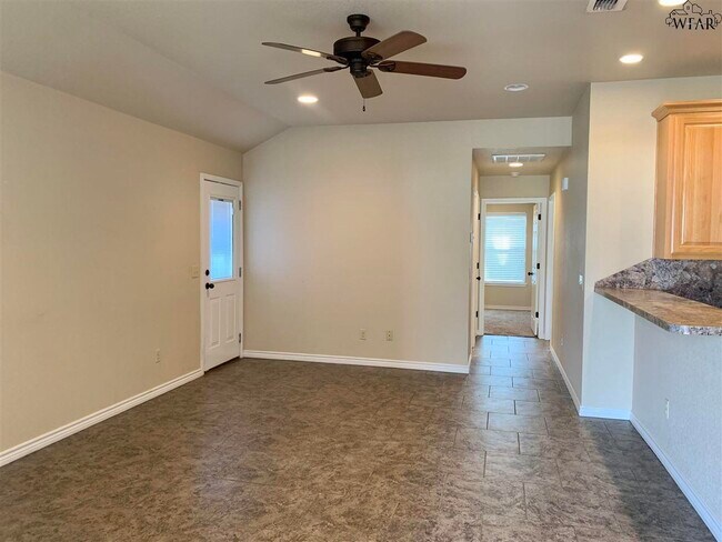 Building Photo - 3017 Cunningham Dr