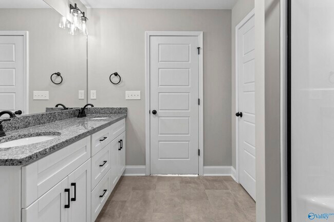 Foto del edificio - 245 Susan Lynn Dr