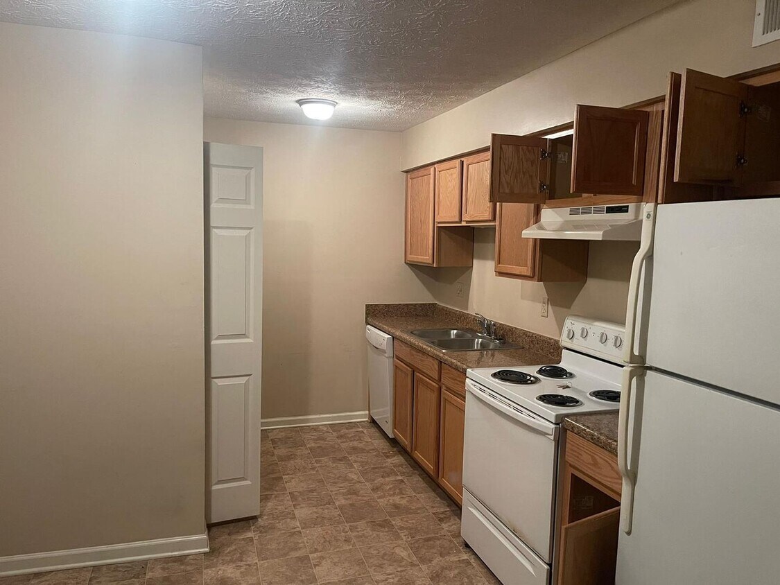 Primary Photo - Modern 2-Bed, 1-Bath Oasis with Central Ai...