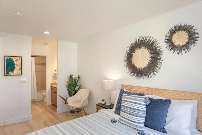 Building Photo - This fully furnished 1bedroom, 1bath was r...