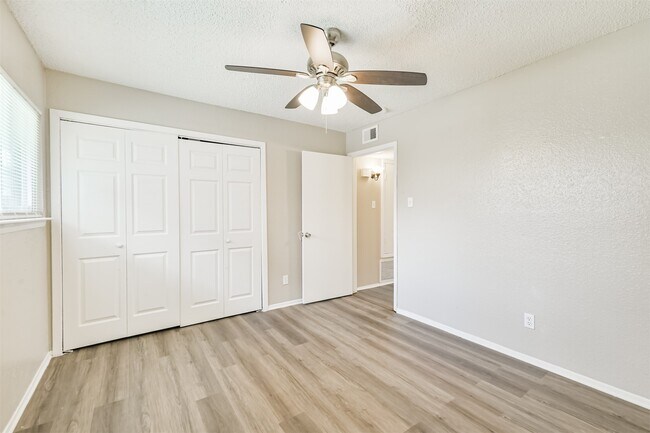 Foto del edificio - 5646 Birchmont Dr