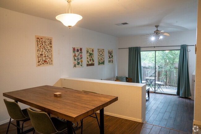Building Photo - 11404 Walnut Ridge Dr