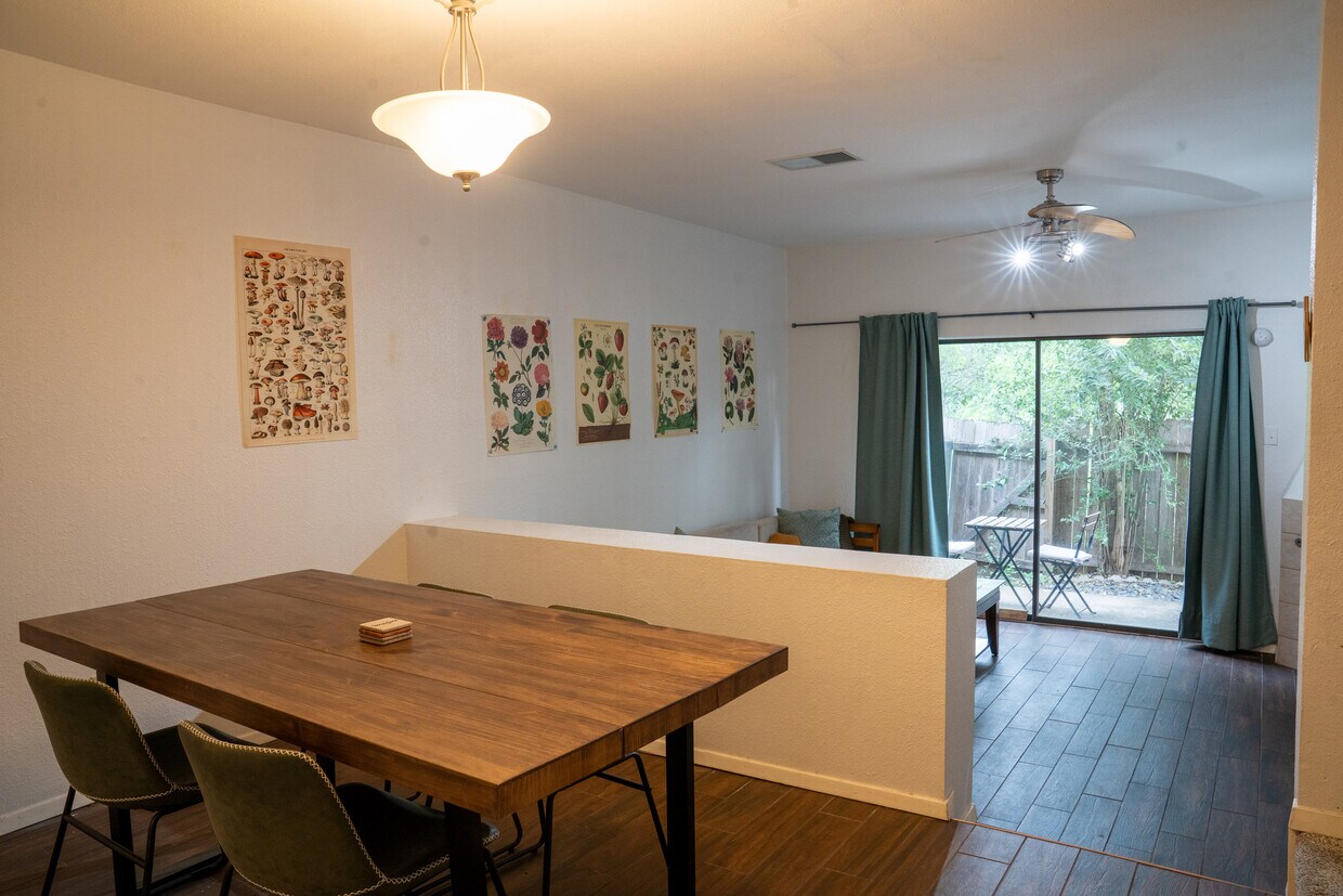 Foto principal - 11404 Walnut Ridge Dr