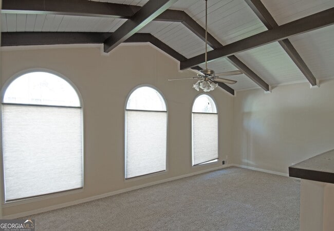 Building Photo - 305 Pinemount Dr