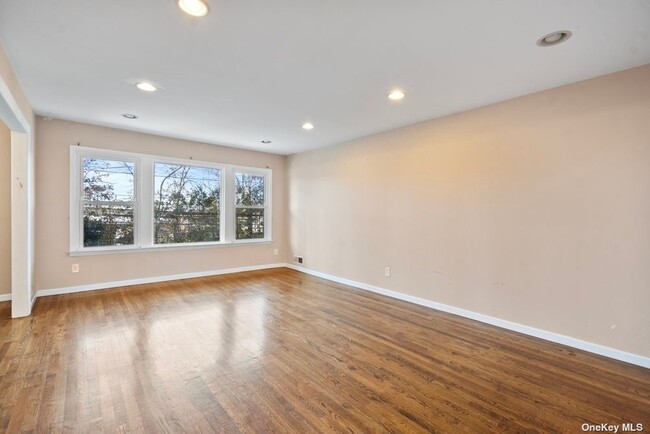Building Photo - 32 Ridge Dr