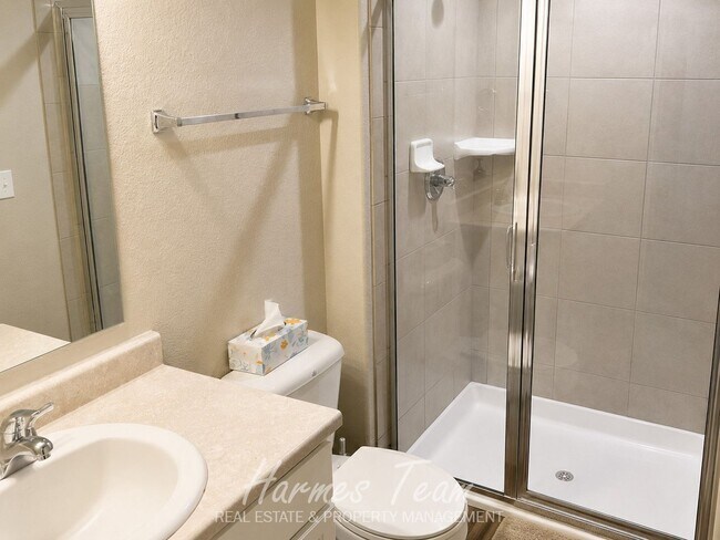 Foto del edificio - Beautiful 2 Bed Home | 2-Car Garage | Large Kitchen Island | Mountain Views