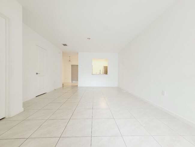 Foto del edificio - 541 NE 4th Ln