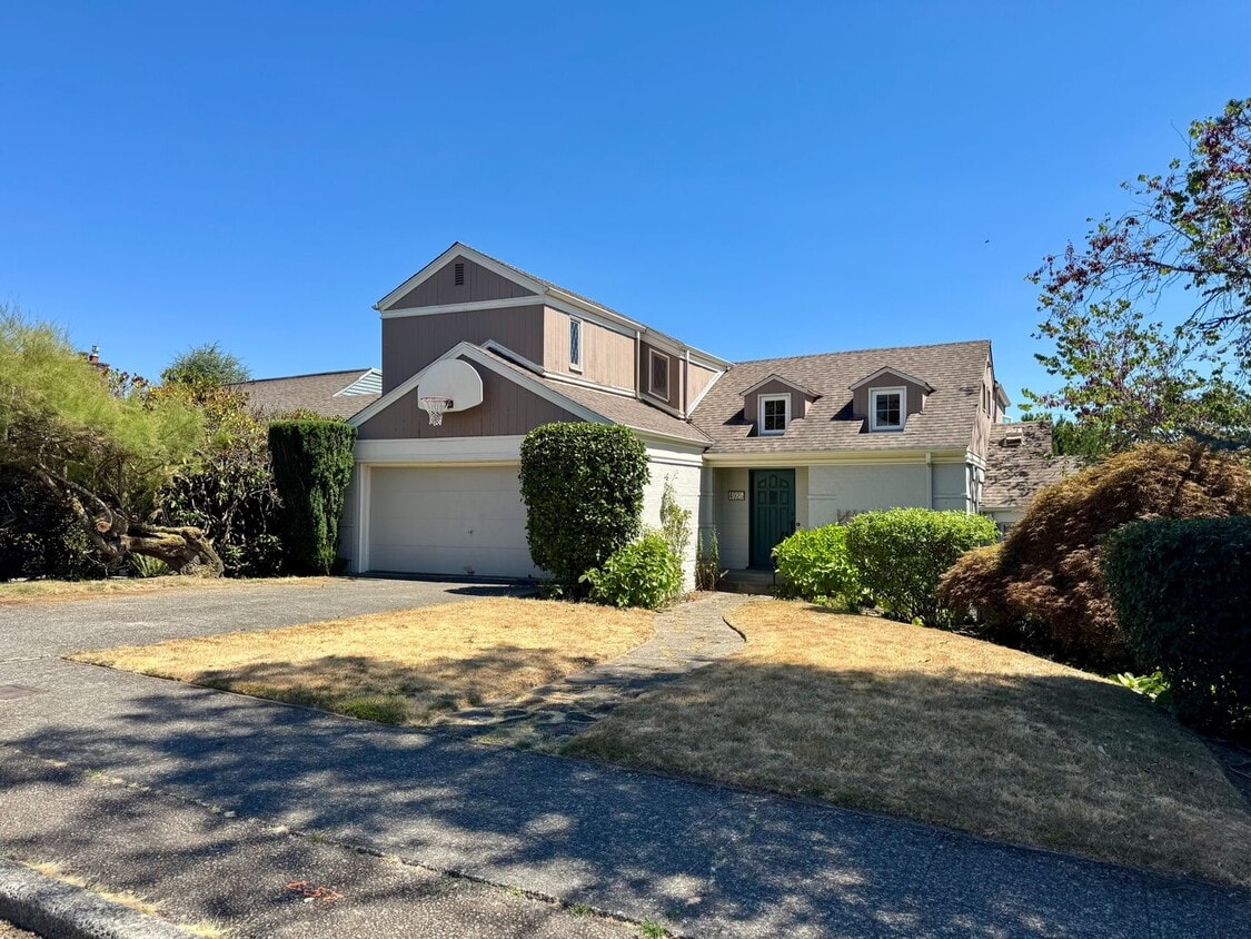 Foto principal - Hawthorne Hills Home