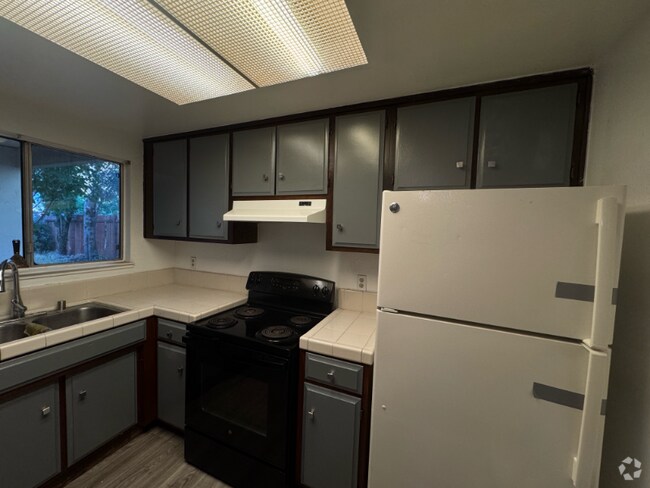 Building Photo - 1339 Princess Dr