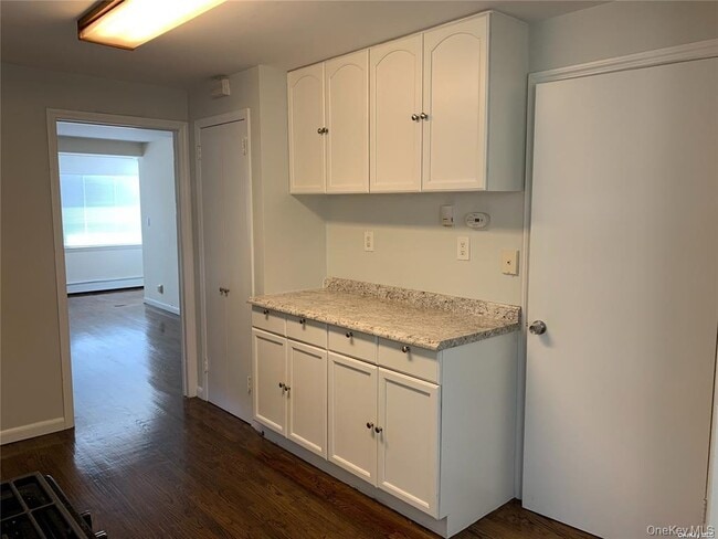 Building Photo - 44 Graywood Rd