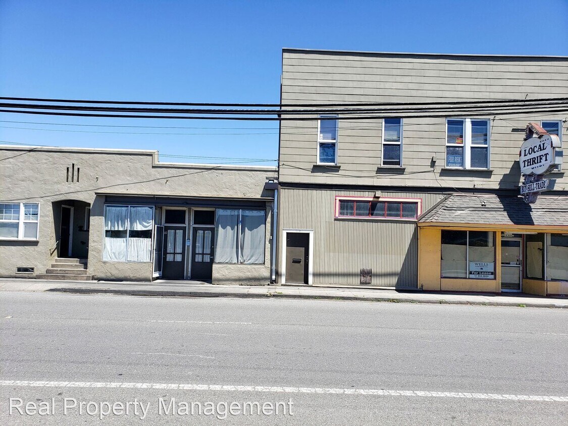 3 br, 1 bath - 102 W. Harris St. - 3 br, 1 bath  - 102 W. Harris St.