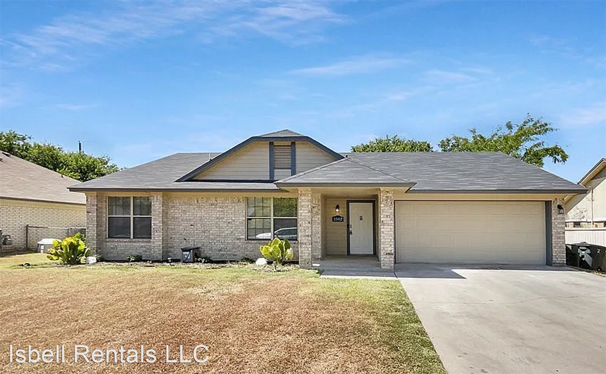Foto principal - 3 br, 2 bath House - 1502 August Drive
