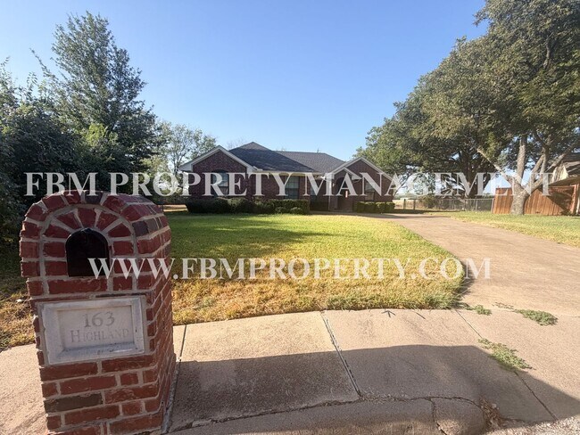 Foto del edificio - 163 Highland Dr
