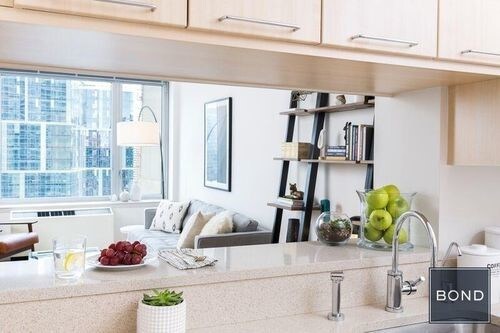 Foto del edificio - 610 W 57th St
