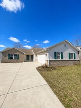 Building Photo - 3 Bedroom House!