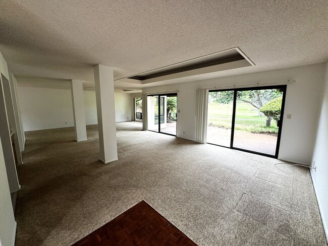 Building Photo - 3/2/2 - Spacious Golf Course Home in Gated Queens Gate II