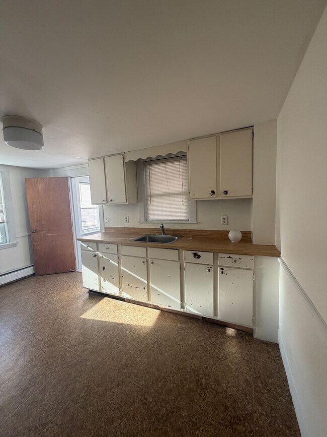 Building Photo - 25 Church St