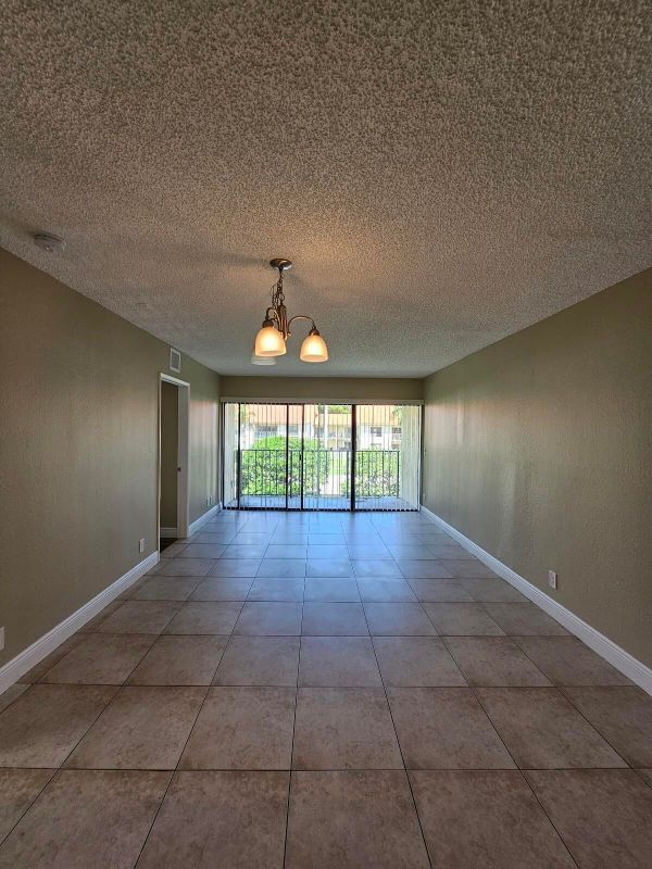 Foto del edificio - 1447 Lake Crystal Dr