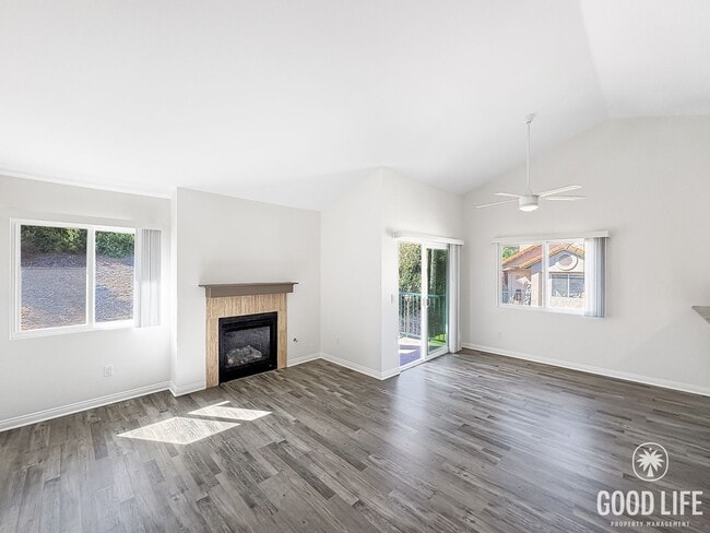 Building Photo - Upgraded 2-Bed, 2-Bath Retreat with Balcon...