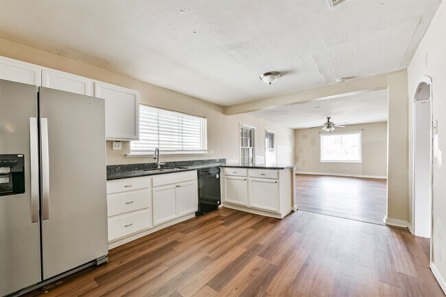 Foto del edificio - 711 8th Ave N
