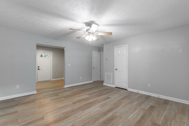 Foto del edificio - 9424 Fuller Rd