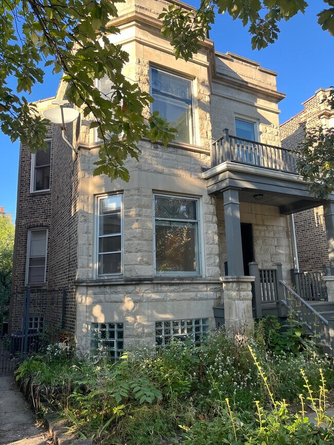 Foto del edificio - 1924 W Wilson Ave