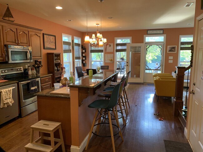 Foto del edificio - 935 Riverside Dr